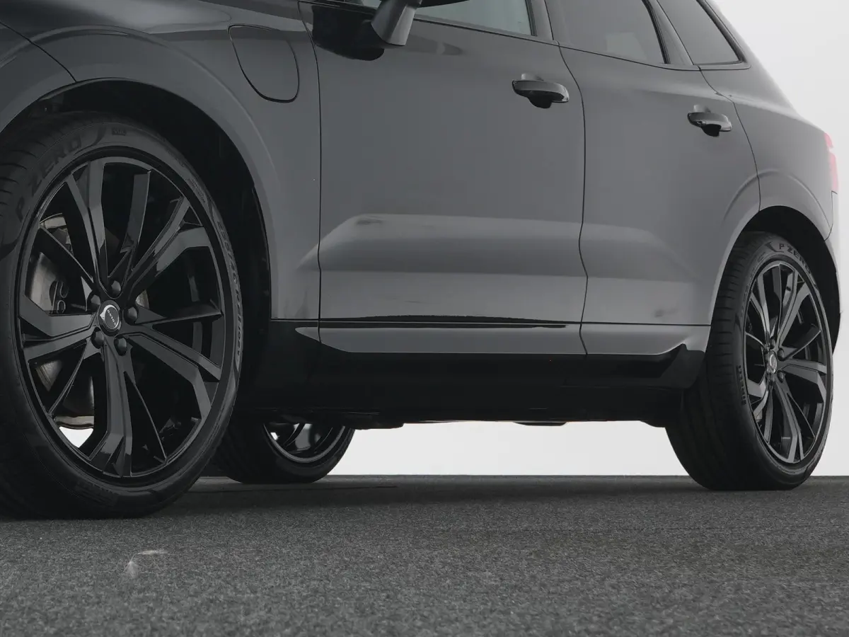 T6 Recharge Plus Black Edition | Luchtvering | Head-Up | Harman/Kardon | 360° Camera | Panoramadak | Nappa Sportstoel