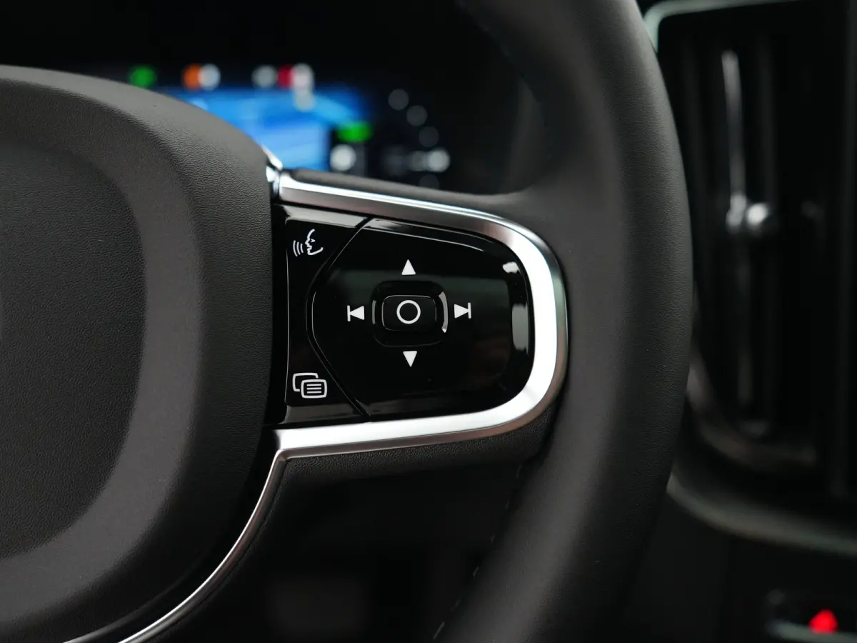 T6 Recharge Plus Black Edition | Luchtvering | Head-Up | Harman/Kardon | 360° Camera | Panoramadak | Nappa Sportstoel