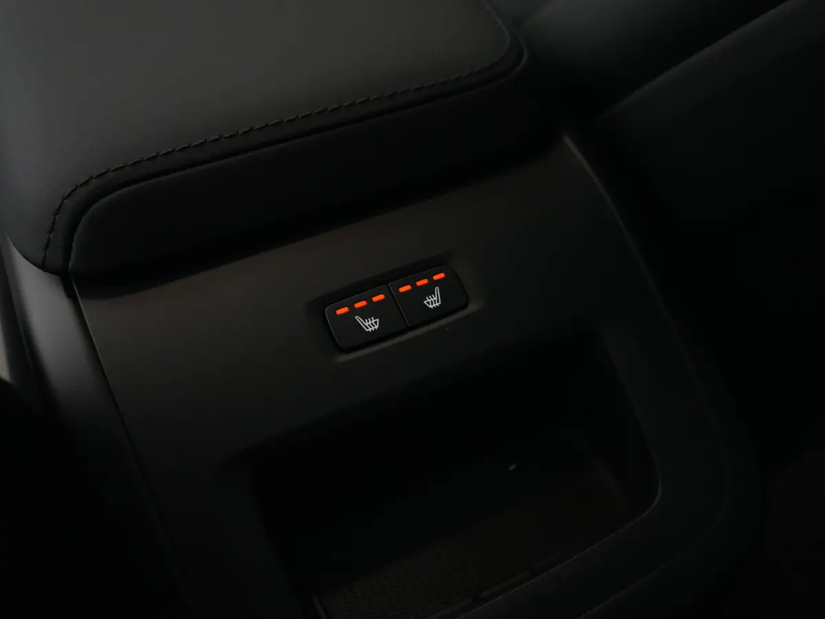 T6 Recharge Plus Black Edition | Luchtvering | Head-Up | Harman/Kardon | 360° Camera | Panoramadak | Nappa Sportstoel