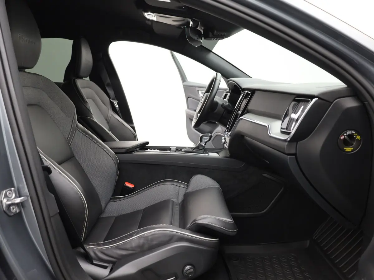 2.0 T4 R-Design | Camera | Memory | BLIS | 19'' | Prijs Rijklaar!!