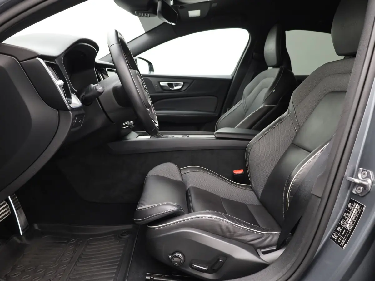 2.0 T4 R-Design | Camera | Memory | BLIS | 19'' | Prijs Rijklaar!!