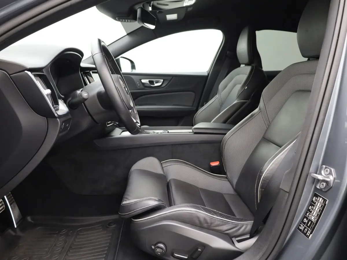 2.0 T4 R-Design | Camera | Memory | BLIS | 19'' | Prijs Rijklaar!!