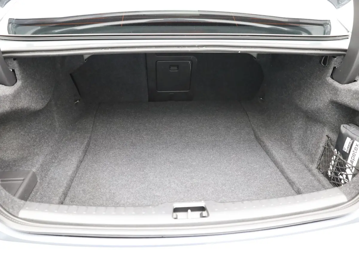 2.0 T4 R-Design | Camera | Memory | BLIS | 19'' | Prijs Rijklaar!!