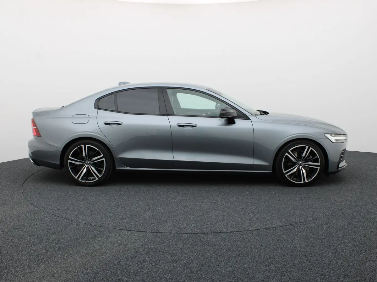 2.0 T4 R-Design | Camera | Memory | BLIS | 19'' | Prijs Rijklaar!!