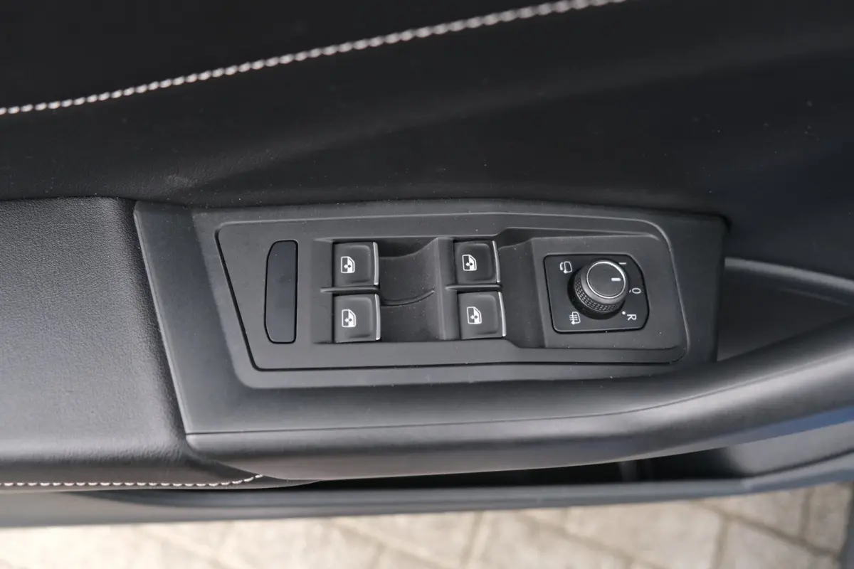 1.5 TSI 150PK 2x R-Line DSG Facelift IQ Matrix Beats Keyless ACC Virtual Navi