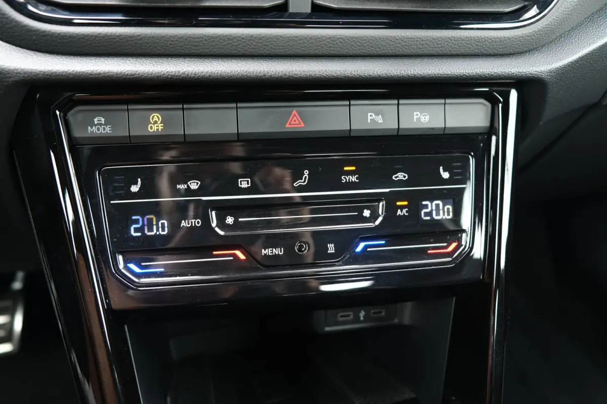 1.5 TSI 150PK 2x R-Line DSG Facelift IQ Matrix Beats Keyless ACC Virtual Navi
