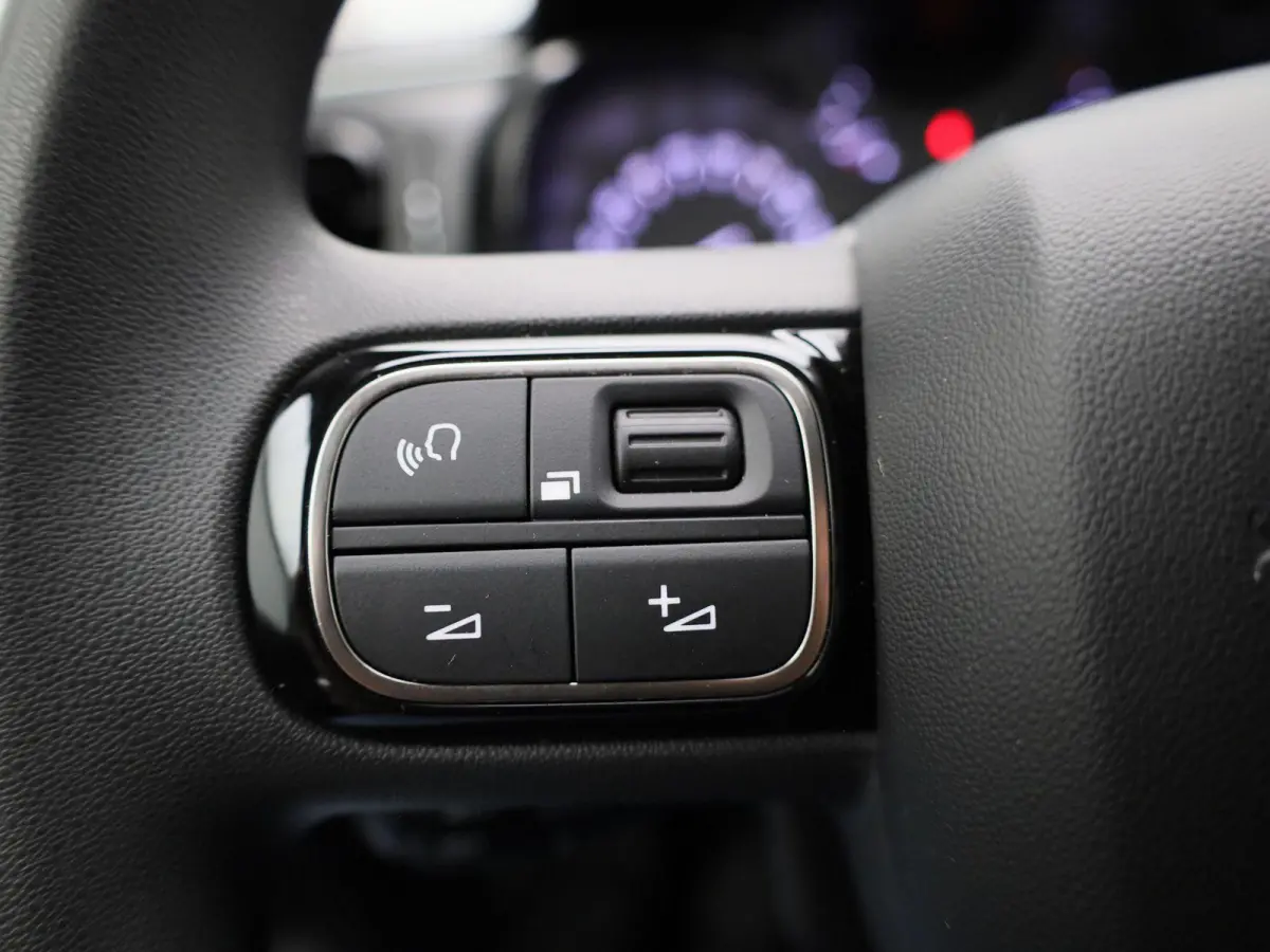 1.2 PureTech 82 S&S MAN Feel | Apple Carplay/Android Auto | Climate Control | Parkeersensoren |