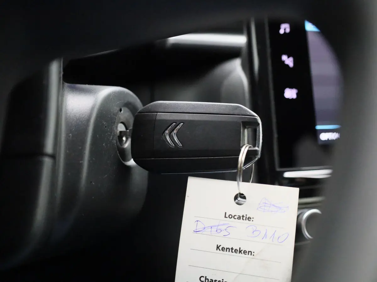 1.2 PureTech 82 S&S MAN Feel | Apple Carplay/Android Auto | Climate Control | Parkeersensoren |
