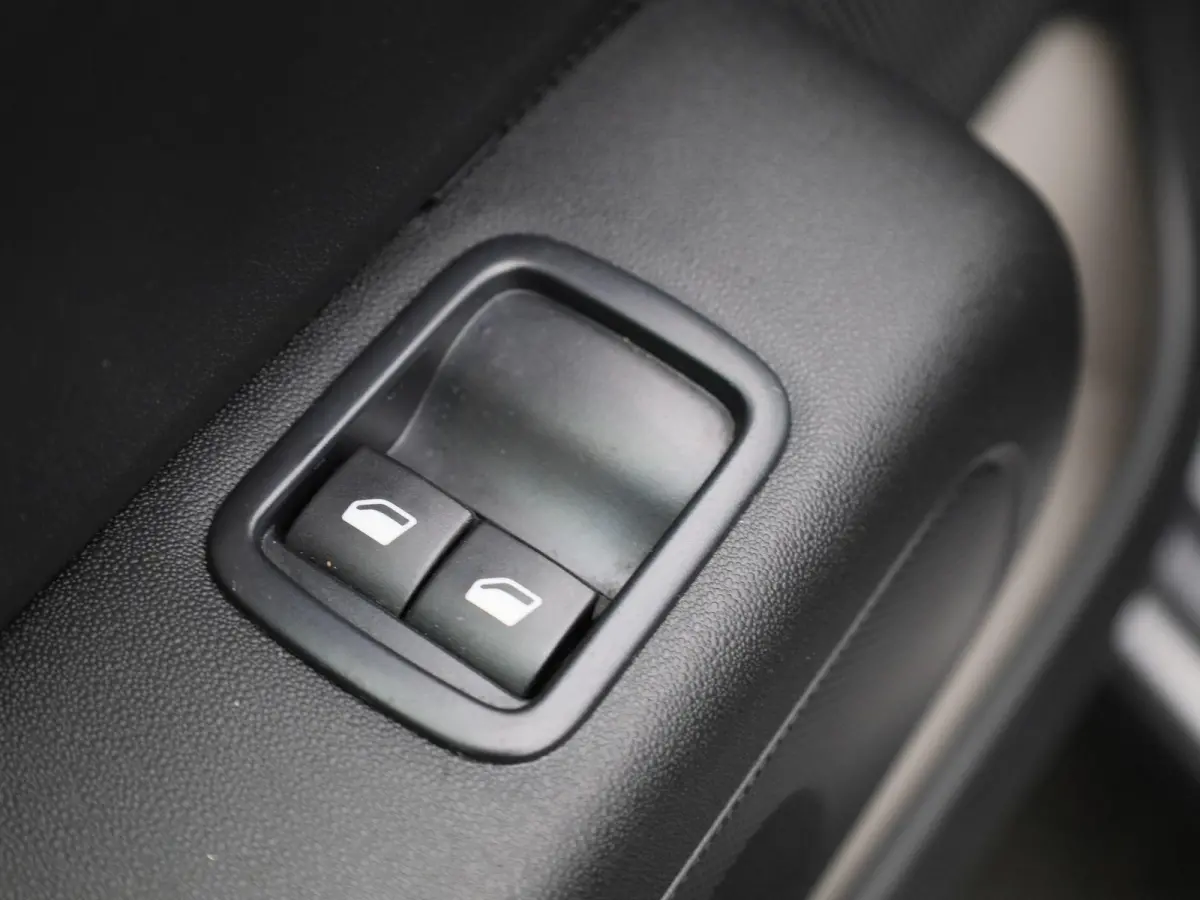 1.2 PureTech 82 S&S MAN Feel | Apple Carplay/Android Auto | Climate Control | Parkeersensoren |