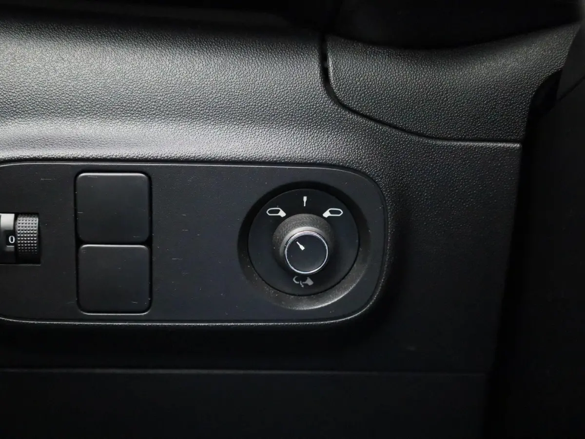 1.2 PureTech 82 S&S MAN Feel | Apple Carplay/Android Auto | Climate Control | Parkeersensoren |
