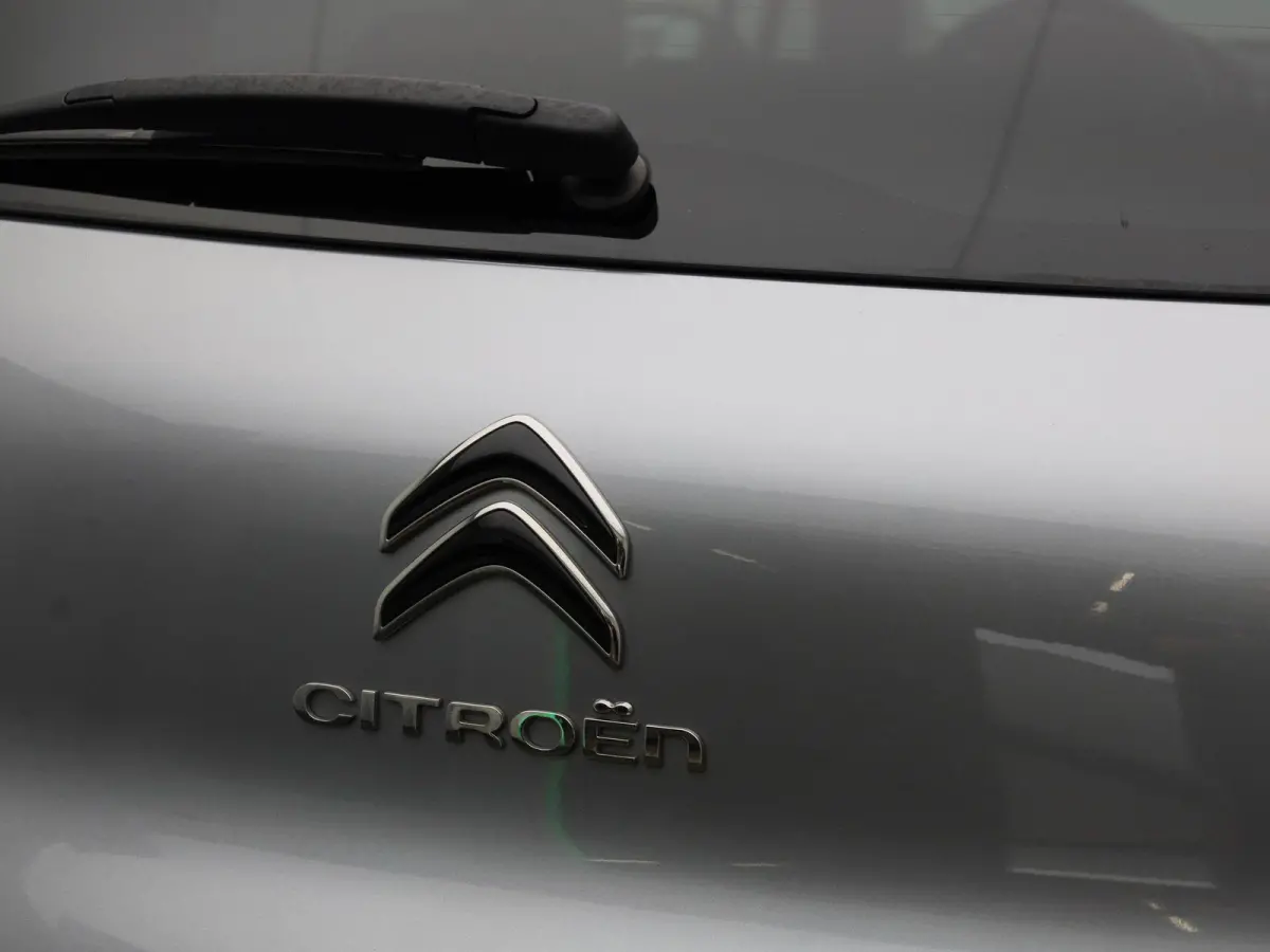 1.2 PureTech 82 S&S MAN Feel | Apple Carplay/Android Auto | Climate Control | Parkeersensoren |