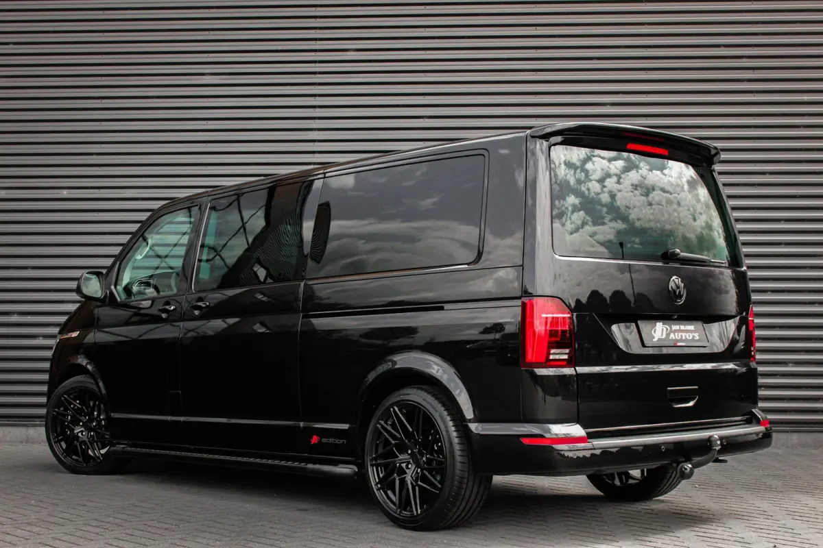 2.0 TDI L2H1 CARAVELLE 204PK DC DUBBEL CABINE / ELEK.SCHUIF / FULL OPTIONS / LEDER / FULL BLACK / APPLE CAR