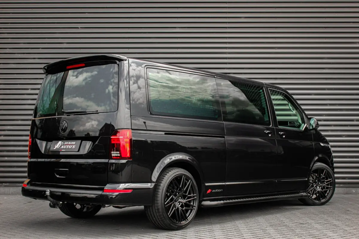 2.0 TDI L2H1 CARAVELLE 204PK DC DUBBEL CABINE / ELEK.SCHUIF / FULL OPTIONS / LEDER / FULL BLACK / APPLE CAR