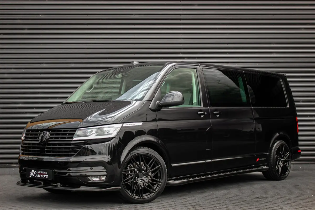 2.0 TDI L2H1 CARAVELLE 204PK DC DUBBEL CABINE / ELEK.SCHUIF / FULL OPTIONS / LEDER / FULL BLACK / APPLE CAR