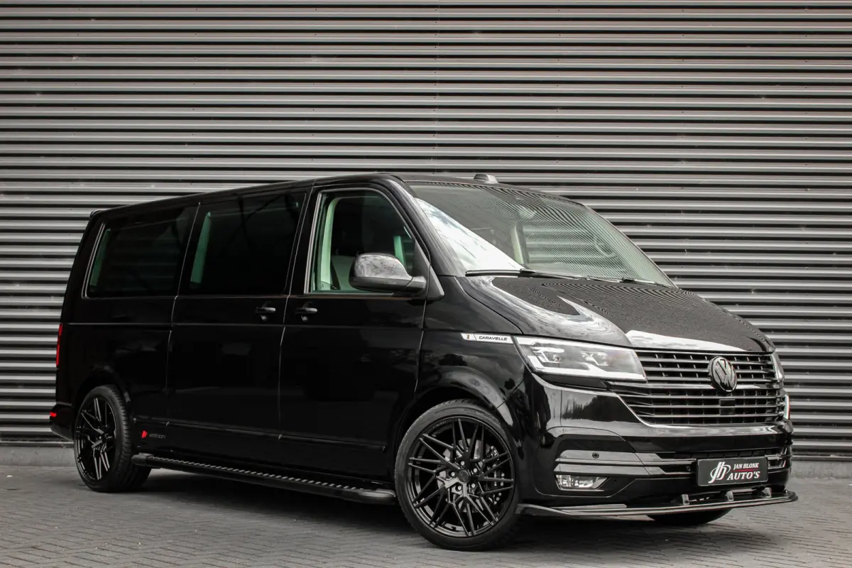 2.0 TDI L2H1 CARAVELLE 204PK DC DUBBEL CABINE / ELEK.SCHUIF / FULL OPTIONS / LEDER / FULL BLACK / APPLE CAR