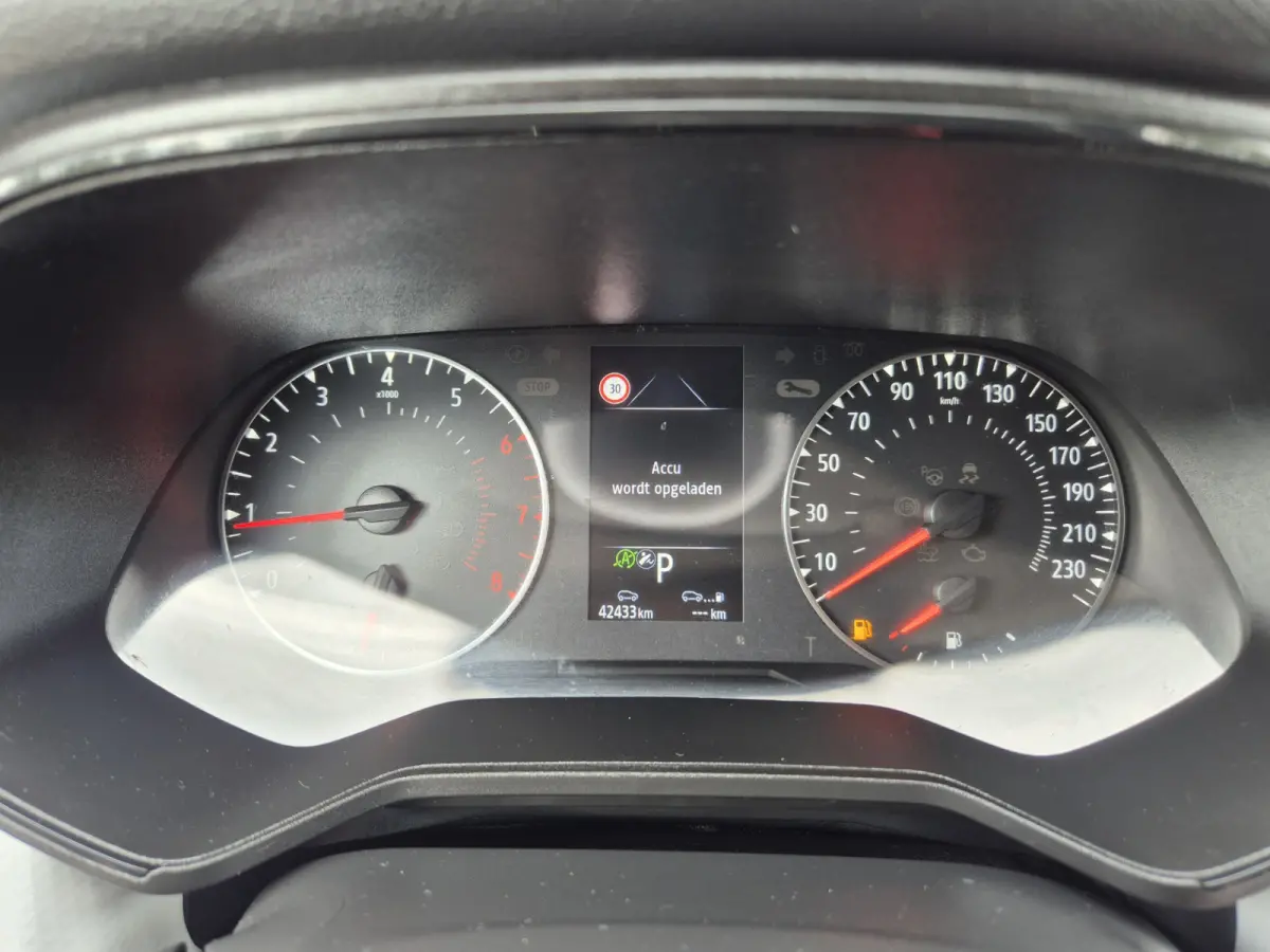 1.0 TCe 90 Automaat Techno,stoel/stuurverwarming,trekhaak,Navigatie,Carplay,Camera,parkcontrol,