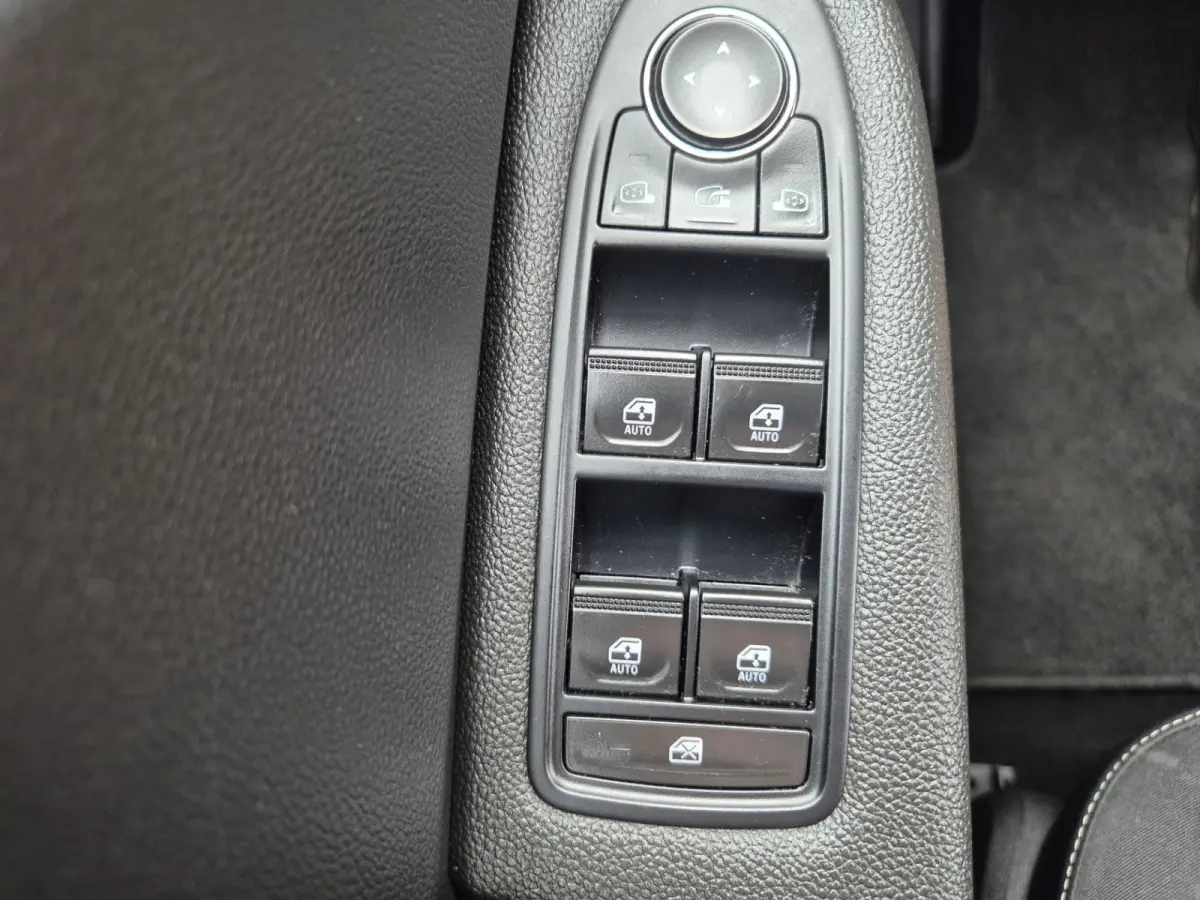 1.0 TCe 90 Automaat Techno,stoel/stuurverwarming,trekhaak,Navigatie,Carplay,Camera,parkcontrol,