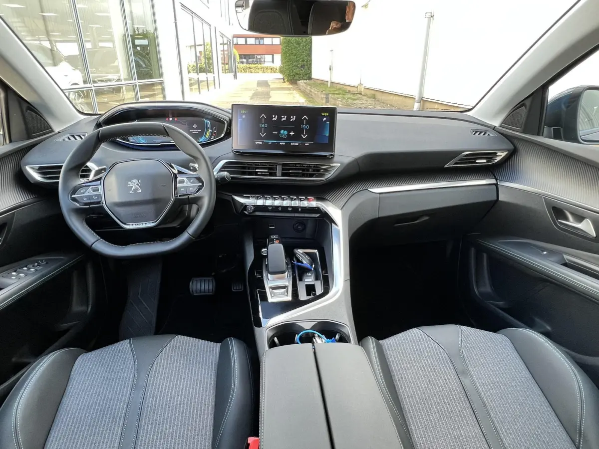 1.6 HYbrid 225 Allure 360 Camera / Navi / Apple Carplay