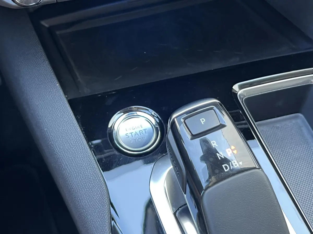 1.6 HYbrid 225 Allure 360 Camera / Navi / Apple Carplay