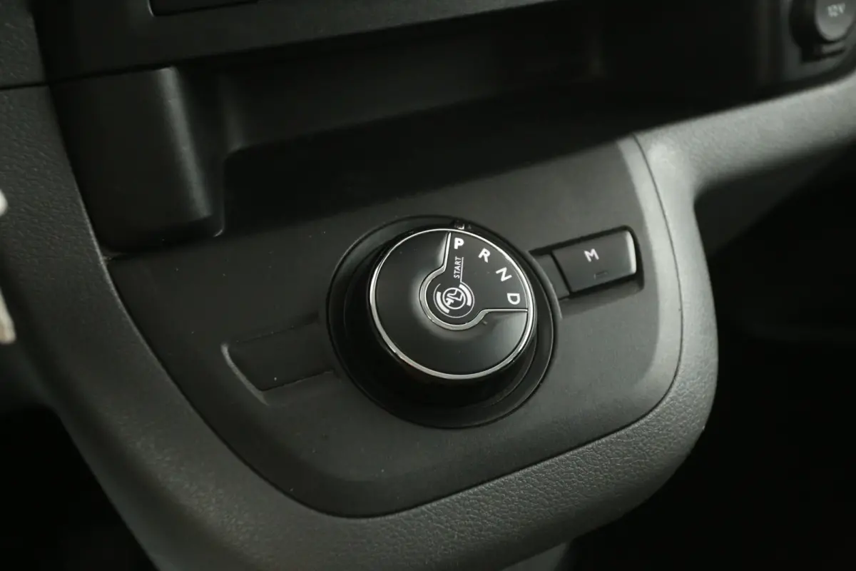 2.0 BlueHDI L3H1 180PK | DC | 6 Zits | Automaat | Airco | Cruise | Camera | Carplay | Navi LED