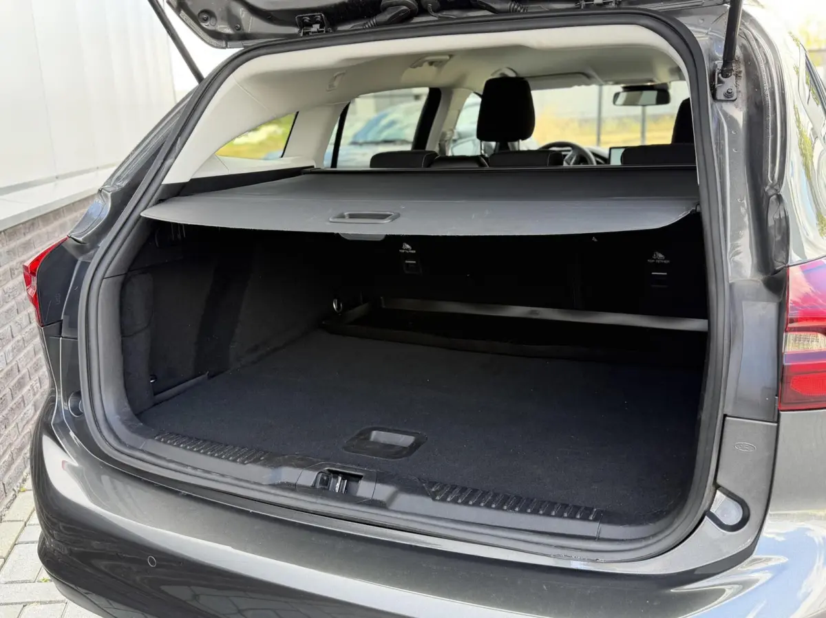 1.0 EcoBoost Hybrid Titanium