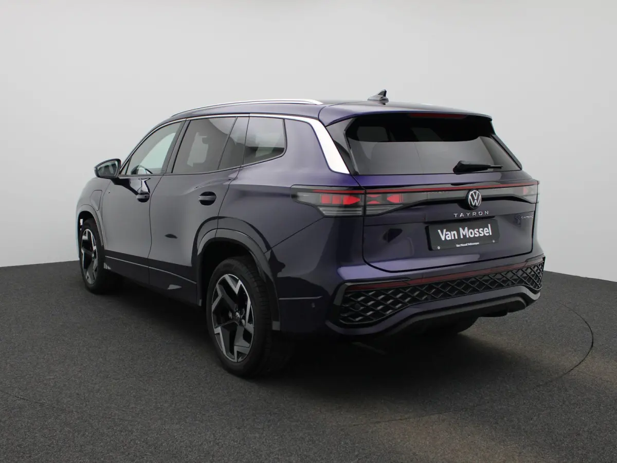 1.5 eHybrid R-Line Edition 272 PK| Trekhaak | Stoelverwarming | Stuurwielverwarming | Navigatie Groot | Head-Updisplay | Sfeerverlichting
