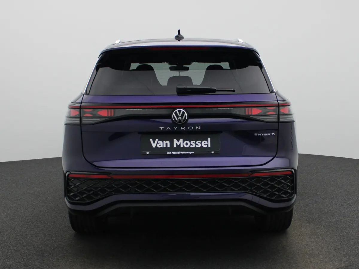 1.5 eHybrid R-Line Edition 272 PK| Trekhaak | Stoelverwarming | Stuurwielverwarming | Navigatie Groot | Head-Updisplay | Sfeerverlichting