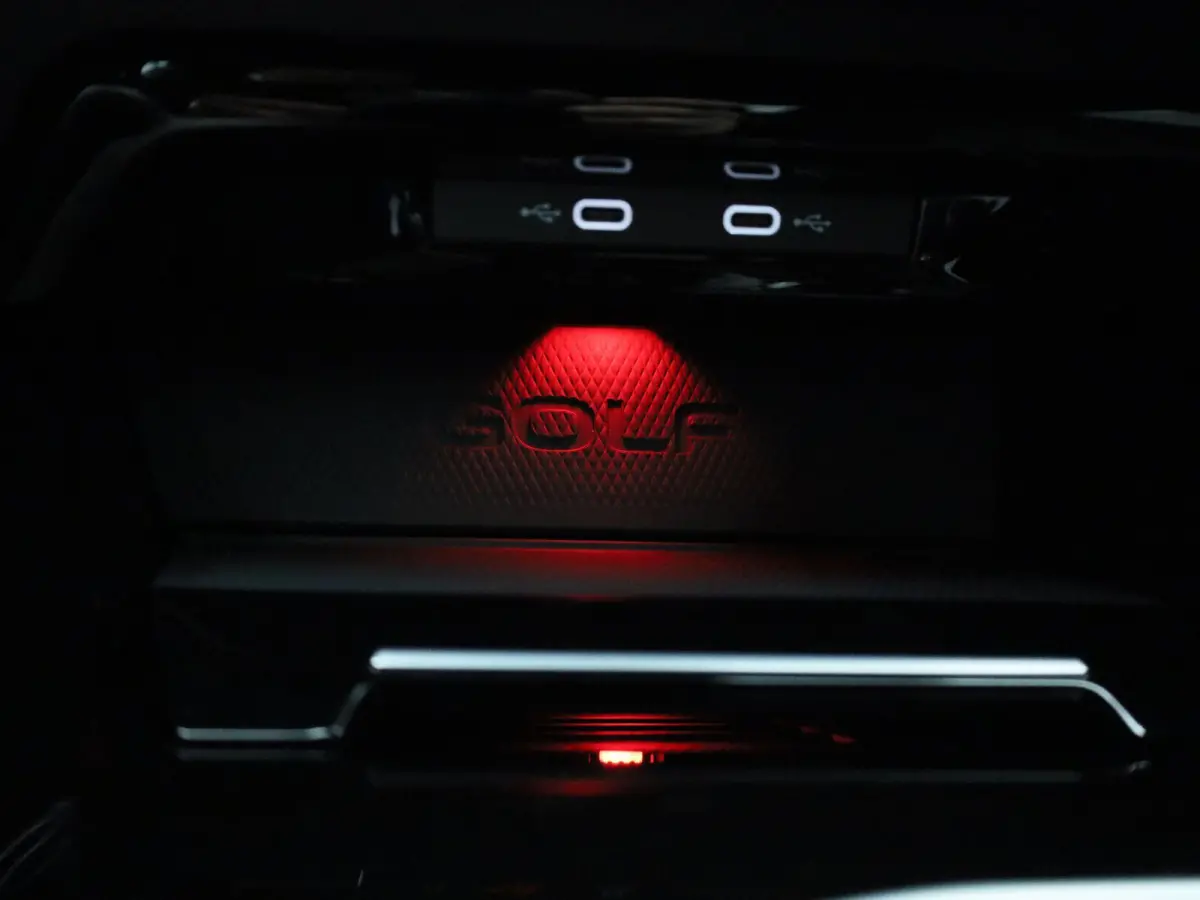 1.5 eHybrid GTE 272 PK| Origineel Nederlands | 1e Eigenaar | Navigatie | LED Matrix | Achteruitrijcamera | Stoelverwarming | Stuurwielverwarming | Black Style