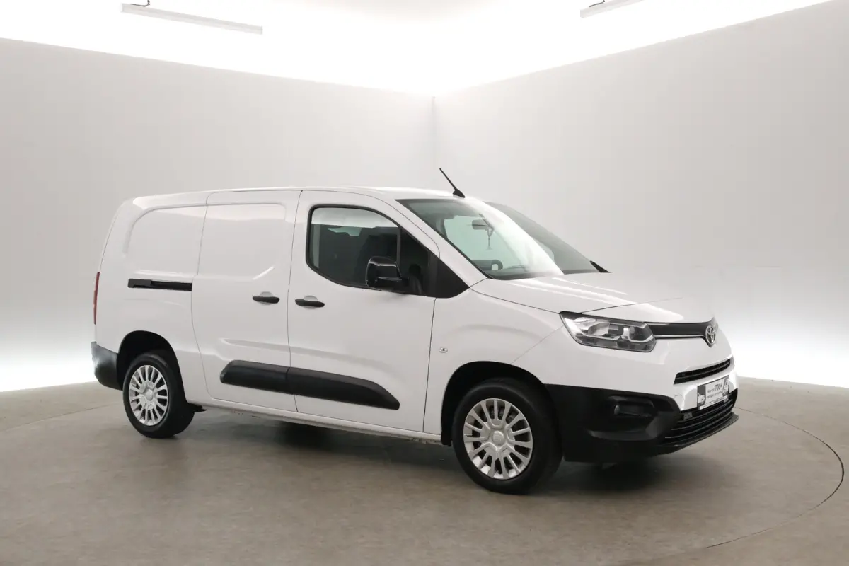 1.5 D-4D L2H1 102PK | Marge | 3 Zits |  Airco | Cruise | Camera | Carplay | Navi | Parkeersens.