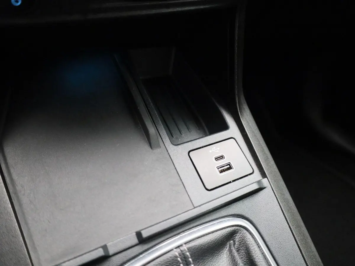1.0 EcoBoost Titanium | Led Koplampen | Adaptief Cruise Control ! | Trekhaak | Sync 4 Systeem