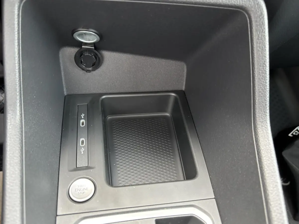 1.5 EcoBoost PHEV L2 Trend | Laadschot met Ruit | Ruit in achterdeuren | Apple carplay | Android Auto |