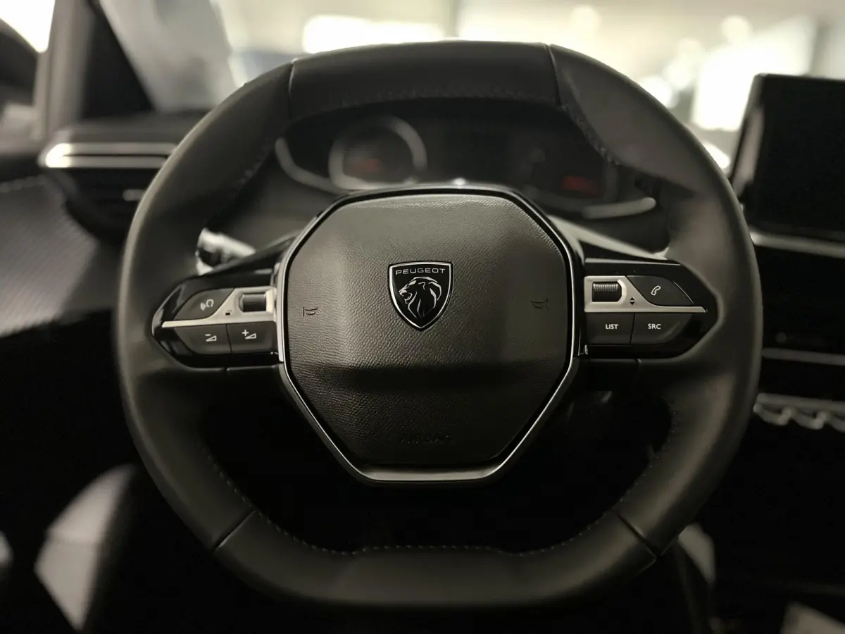 1.2 PureTech 100 Style | Draadloze Apple Carplay / Android Auto | Parkeersensoren achter | Navigatie