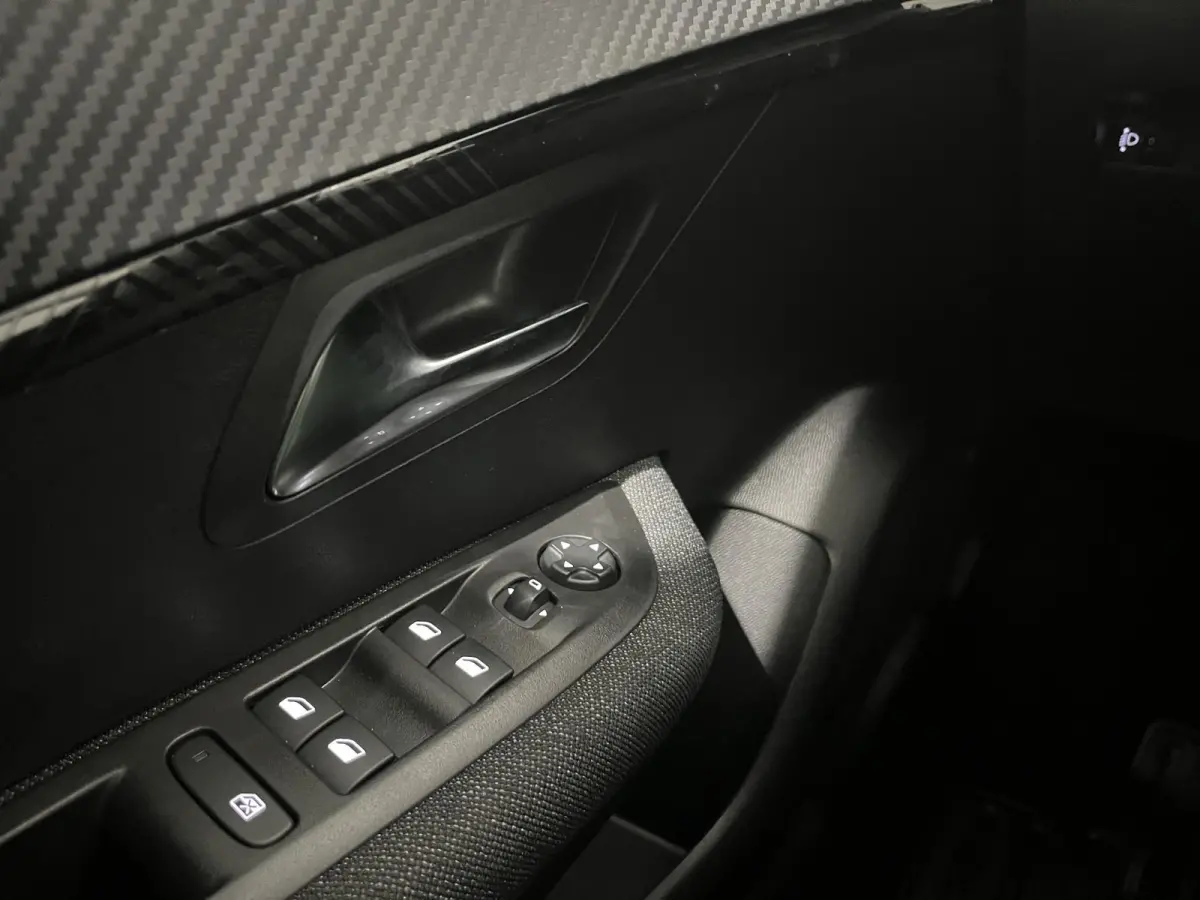 1.2 PureTech 100 Style | Draadloze Apple Carplay / Android Auto | Parkeersensoren achter | Navigatie