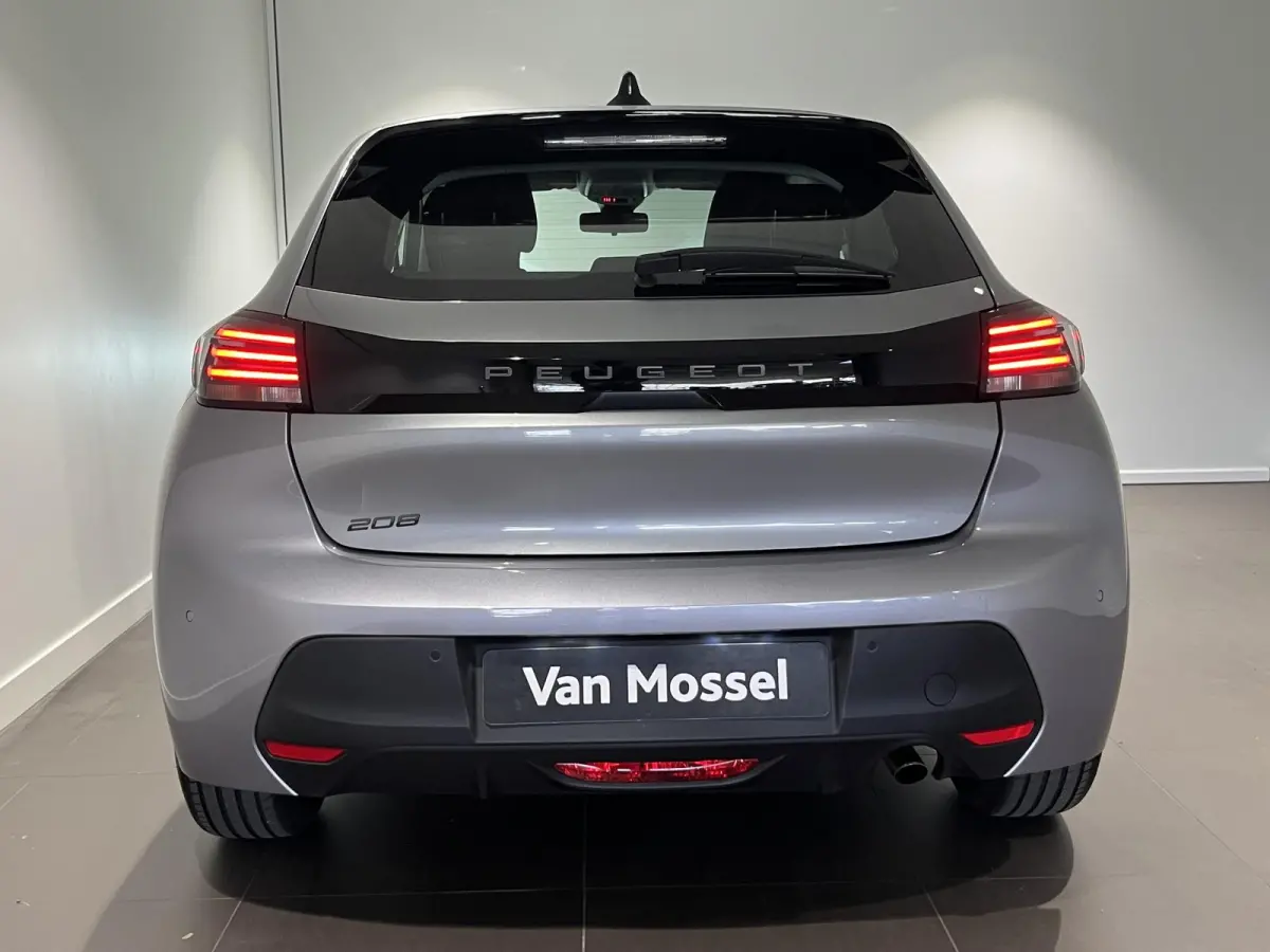 1.2 PureTech 100 Style | Draadloze Apple Carplay / Android Auto | Parkeersensoren achter | Navigatie