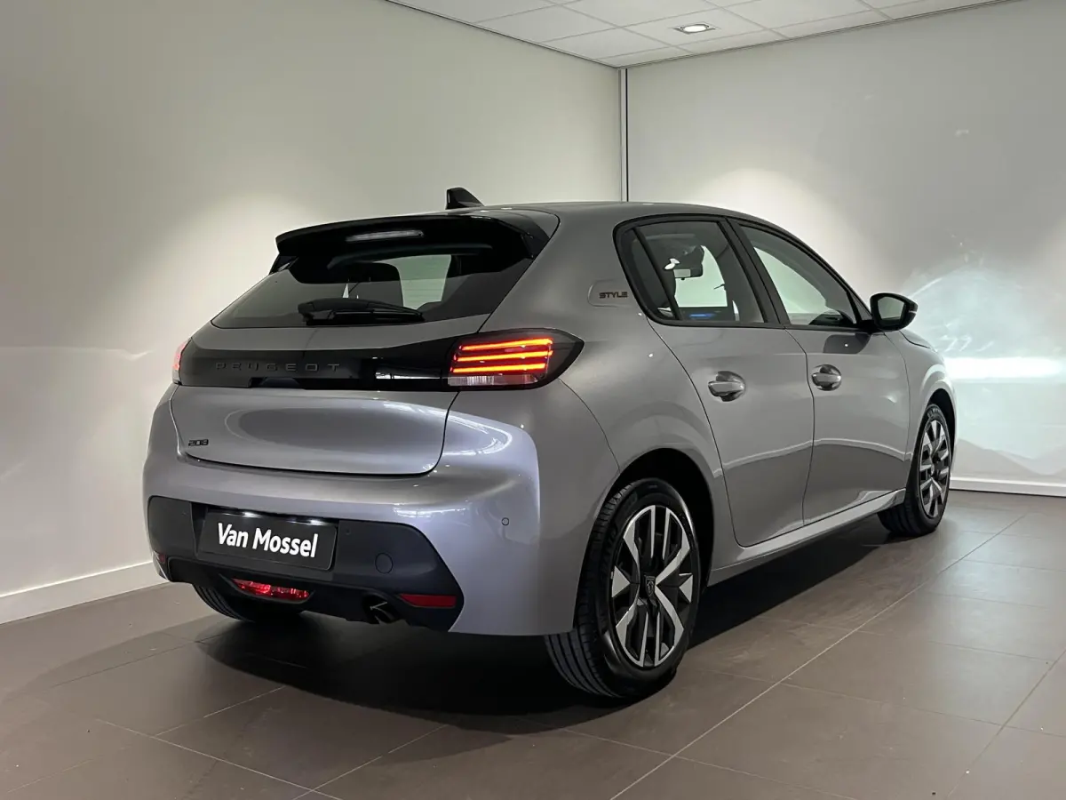 1.2 PureTech 100 Style | Draadloze Apple Carplay / Android Auto | Parkeersensoren achter | Navigatie