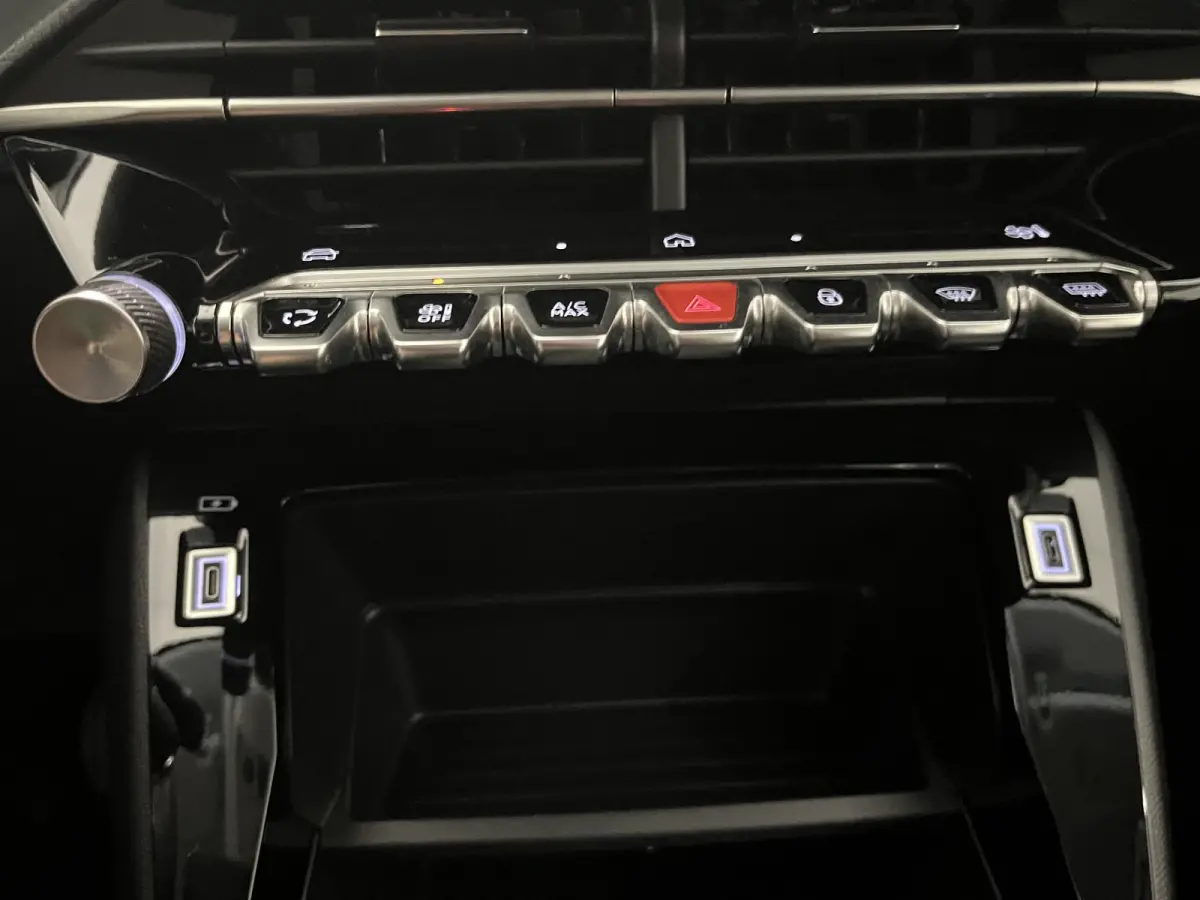 1.2 PureTech 100 Style | Draadloze Apple Carplay / Android Auto | Parkeersensoren achter | Navigatie