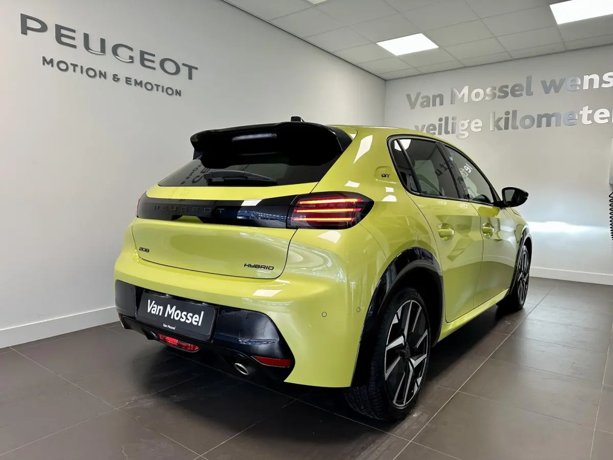 1.2 Hybrid 145 e-DCS6 GT | Draadloze Apple Carplay / Android Auto | Panorama dak | 360° Parkeercamera | Adaptieve Cruise Controle | Elektrische & Verwarmbare Voorstoelen
