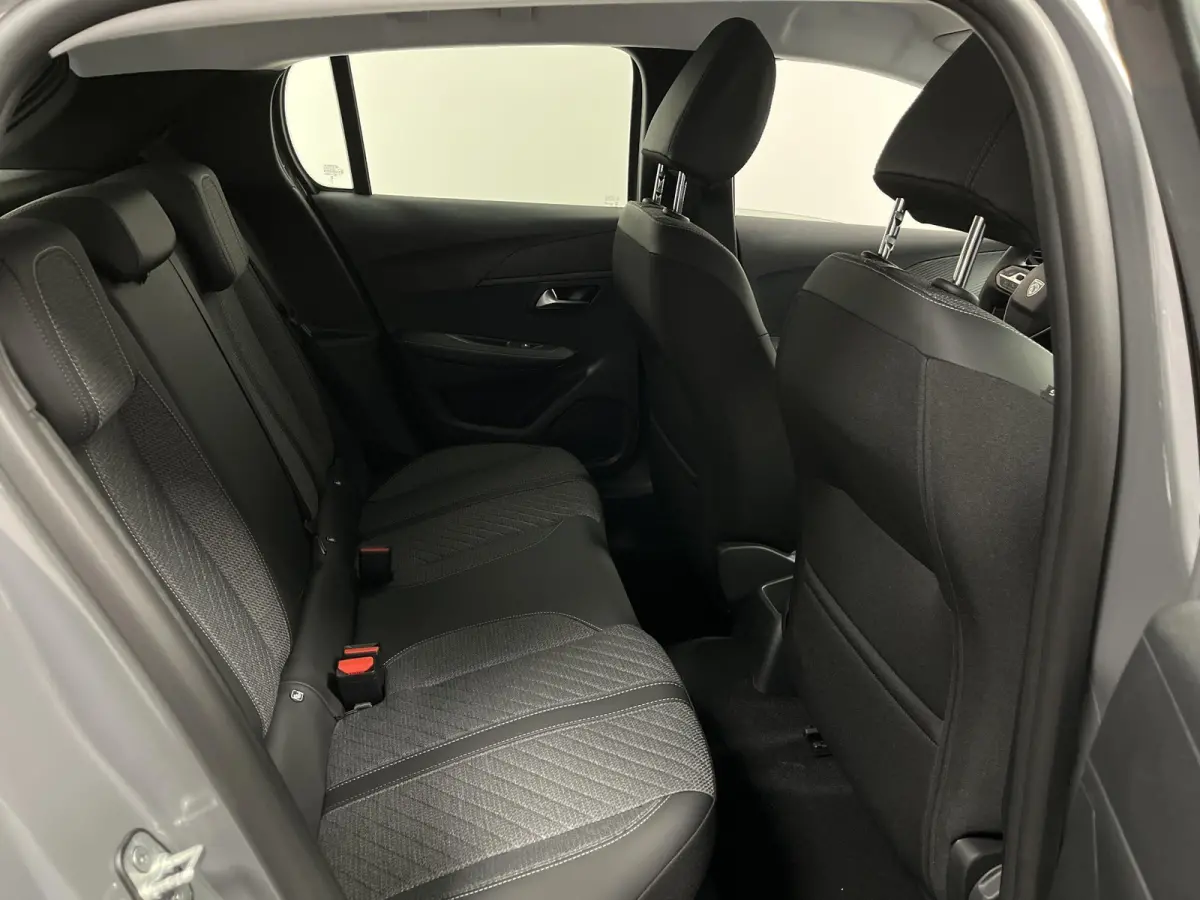 1.2 PureTech 75 Active | Draadloze Apple Carplay / Android Auto | Parkeersensoren Achter | Navigatie