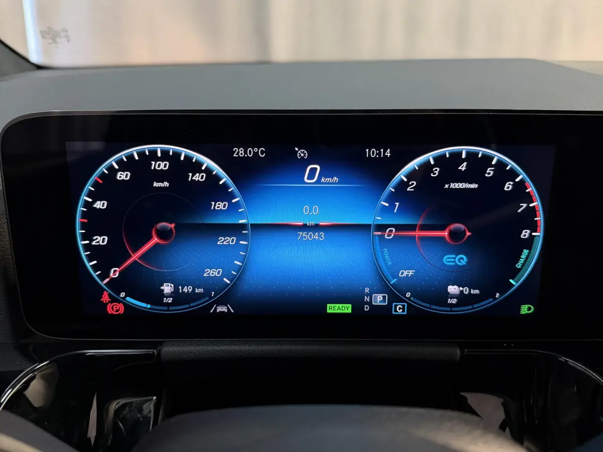 250 e Progressive 17"/Widescreen/Stoelverwarming/DAB/Apple Carplay & Android Auto/Navigatie/Climate/PDC v+a