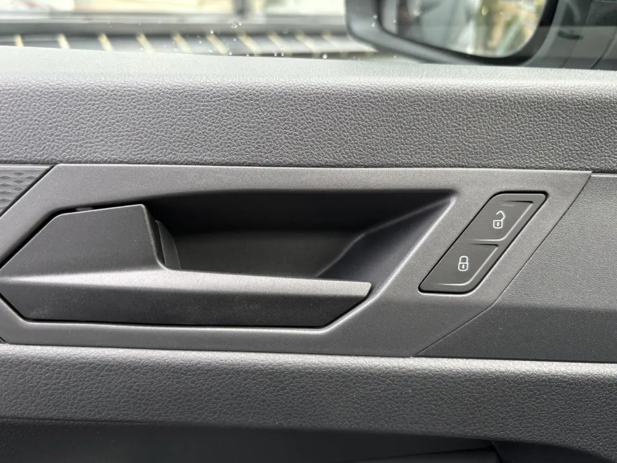 1.5 EcoBoost PHEV L2 Trend | Laadschot met Ruit | Ruit in achterdeuren | Apple carplay | Android Auto |