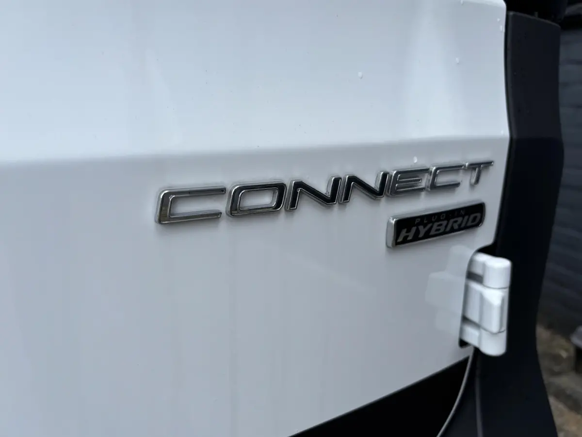 1.5 EcoBoost PHEV L2 Trend | Laadschot met Ruit | Ruit in achterdeuren | Apple carplay | Android Auto |