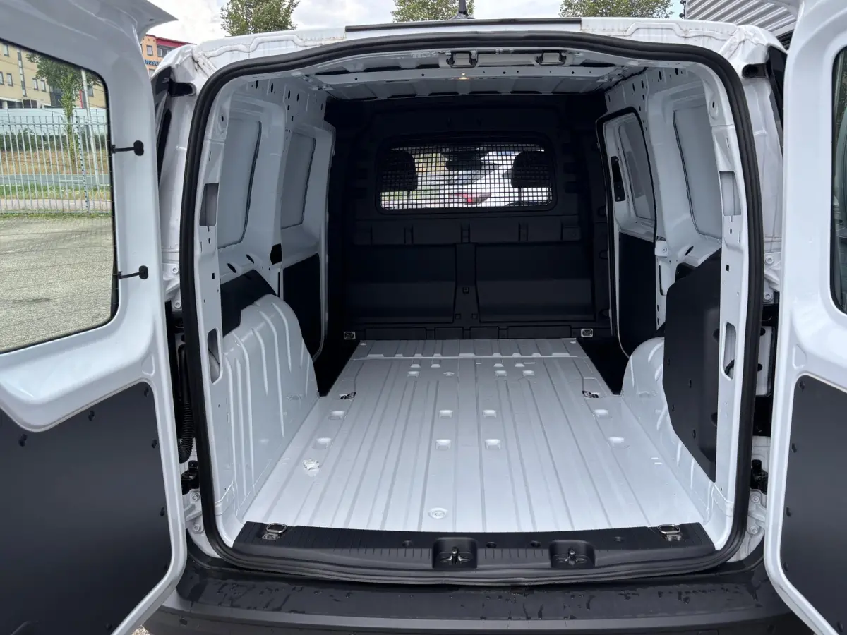 1.5 EcoBoost PHEV L2 Trend | Laadschot met Ruit | Ruit in achterdeuren | Apple carplay | Android Auto |