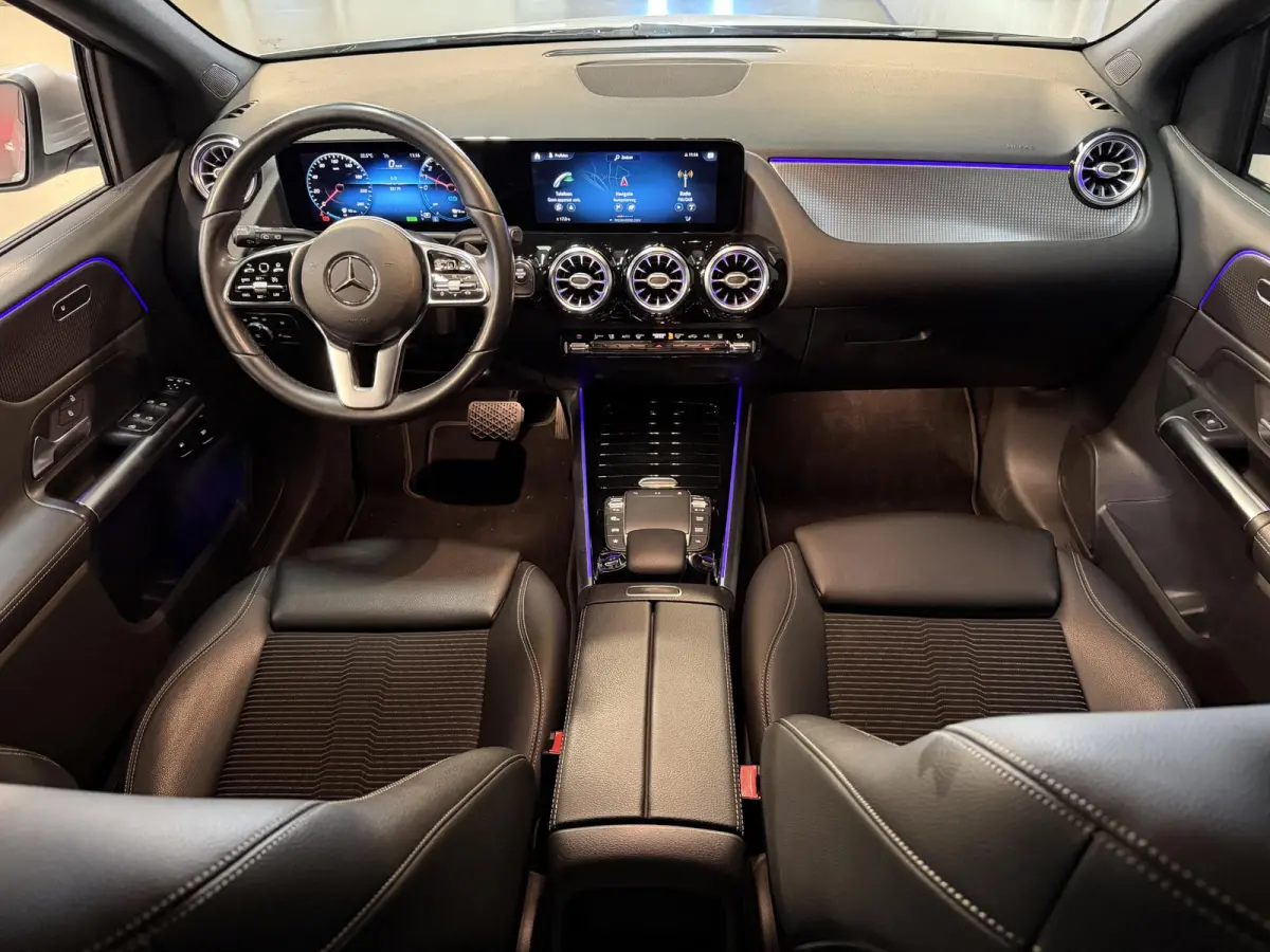 250 e 18''/Sfeerverlichting/Navigatie/Camera/DAB/PDC v+a/Stoelverwarming/Apple Carplay & Android Auto