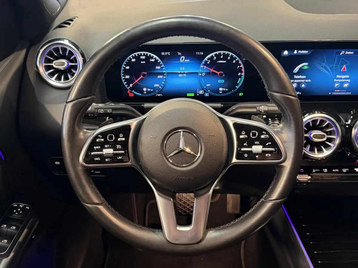 250 e 18''/Sfeerverlichting/Navigatie/Camera/DAB/PDC v+a/Stoelverwarming/Apple Carplay & Android Auto