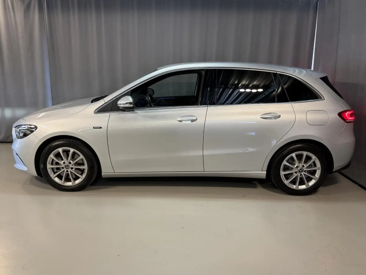 250 e 18''/Sfeerverlichting/Navigatie/Camera/DAB/PDC v+a/Stoelverwarming/Apple Carplay & Android Auto