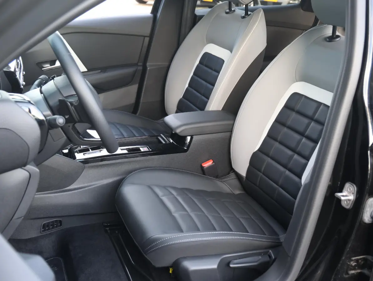 1.2 Hybrid 136 Max 1ste Eigenaar | LEER | Camera sensoren V+A | LED | 18" LMV | Apple Carplay & Android Auto