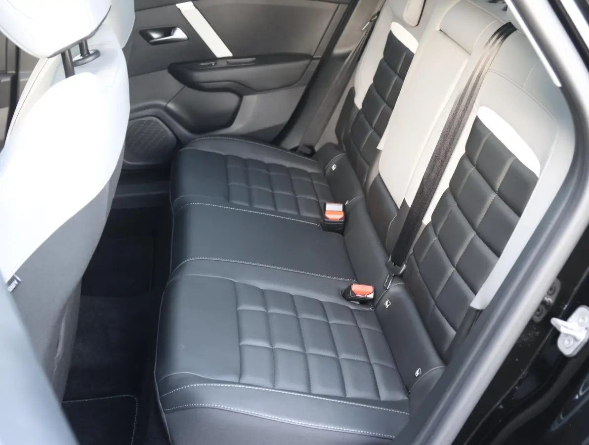 1.2 Hybrid 136 Max 1ste Eigenaar | LEER | Camera sensoren V+A | LED | 18" LMV | Apple Carplay & Android Auto