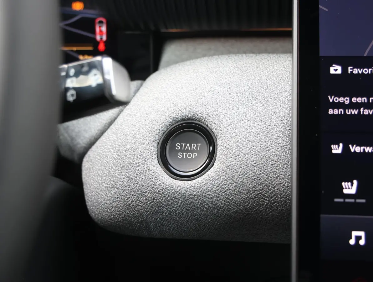 1.2 Hybrid 145pk Max Nieuw | Elektrische Bedienb. Bestuurdersstoel | Stoelverwarming/Verkoeling | Adaptieve Cruise Control | 360 Camera | Head-Up Display | Apple Carplay & Android Auto