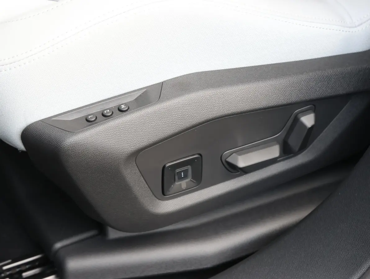 1.2 Hybrid 145pk Max Nieuw | Elektrische Bedienb. Bestuurdersstoel | Stoelverwarming/Verkoeling | Adaptieve Cruise Control | 360 Camera | Head-Up Display | Apple Carplay & Android Auto