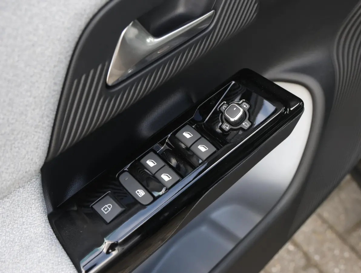 1.2 Hybrid 145pk Max Nieuw | Elektrische Bedienb. Bestuurdersstoel | Stoelverwarming/Verkoeling | Adaptieve Cruise Control | 360 Camera | Head-Up Display | Apple Carplay & Android Auto
